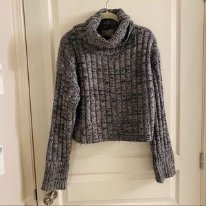 Grey slightly cropped knitted sweater